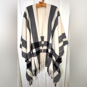 Moss Rose Plaid Fringe Poncho Wrap Shawl OS. NWOT